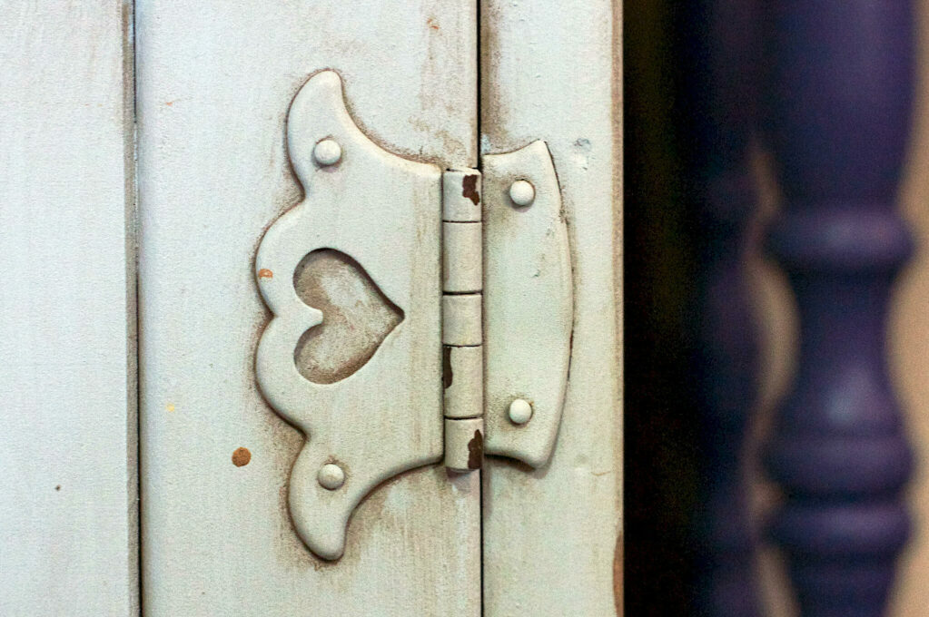 hinge with heart shape